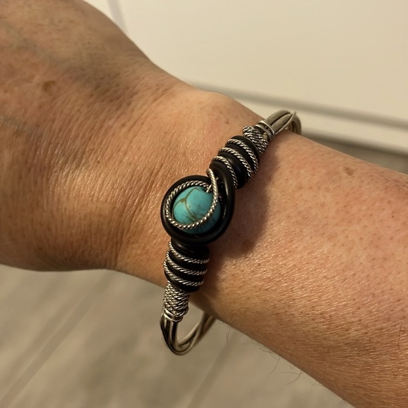 Turquoise and Silver Metal Band Bracelet - Picture 3 of 3